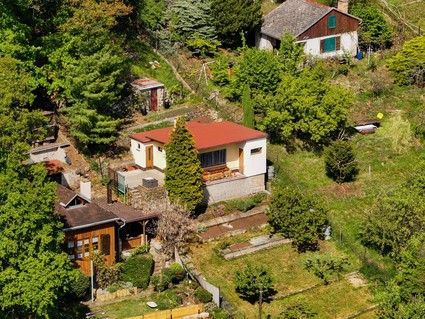 Prodej rekreační chaty se zahradou v zastavitelné části Ústí n.L. Brná, l. Pod Rezervací - Fotka 1